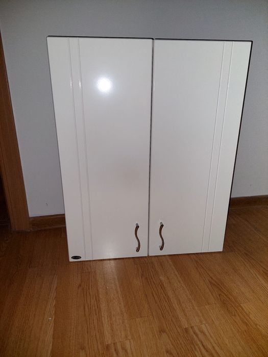 Dulap suspendat baie