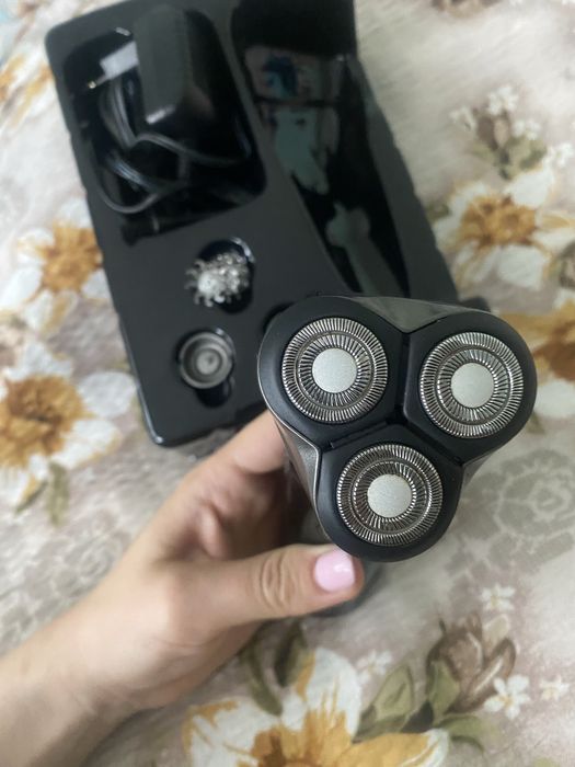 Aparat de ras barbati