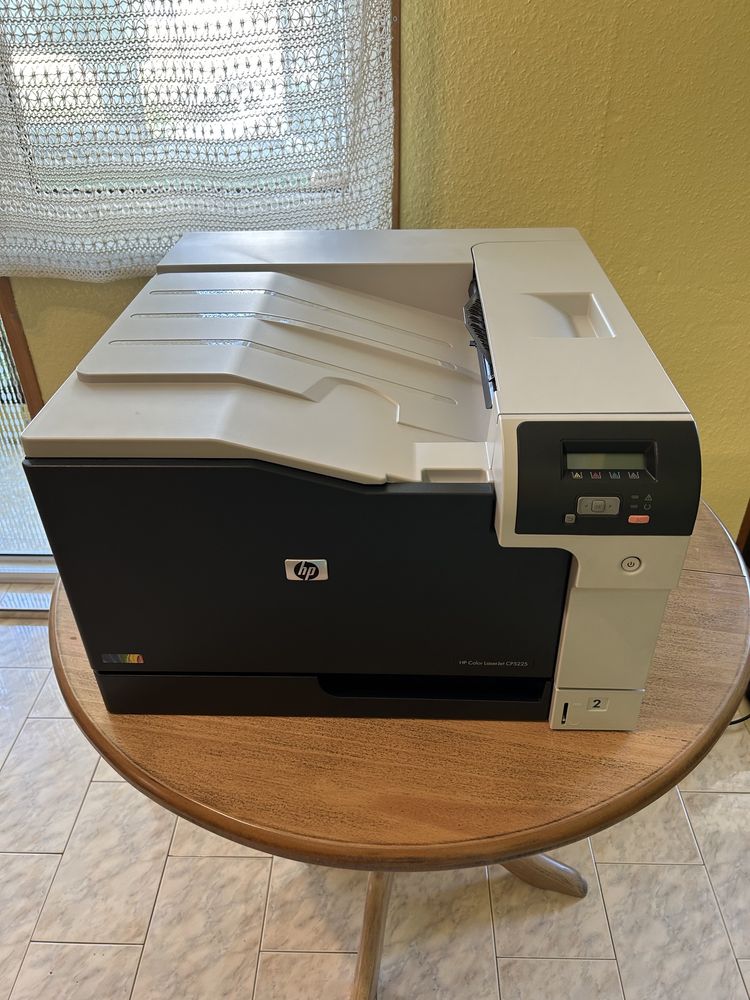 Принтер HP Color LaserJet Professional CP5225 Printer