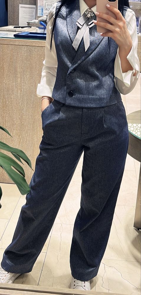 Costum Zara gri cu insertii bleumarin