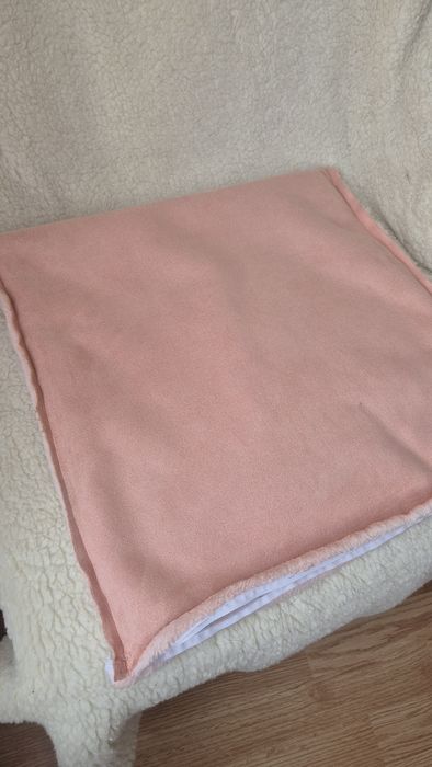 Husă pentru perna decorativă cu utilizare pe ambele fețe.