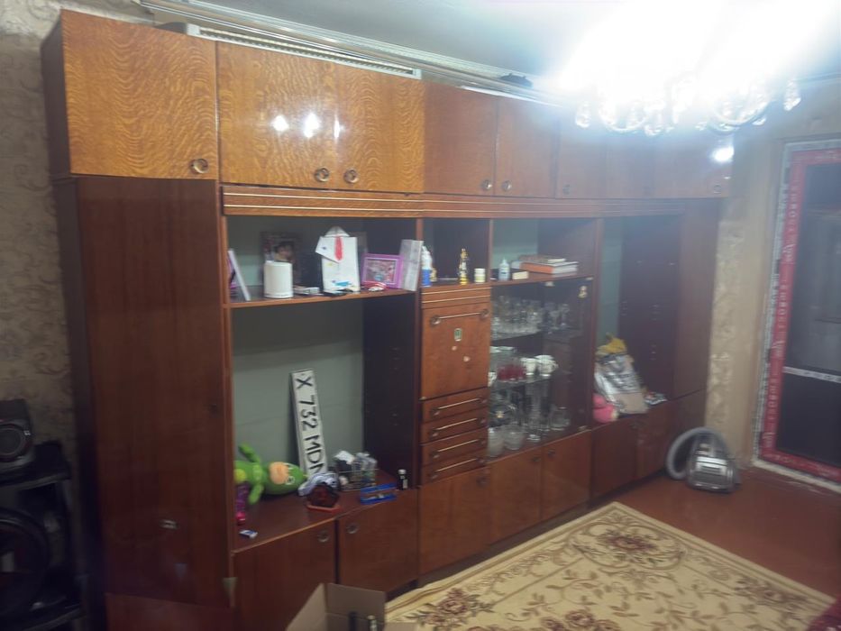 Продам стенку с комодом