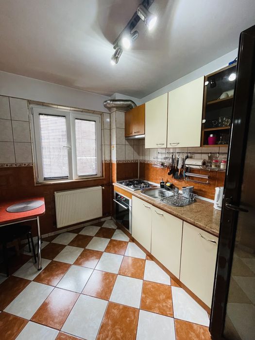 Apartament 3 camere - centrala proprie