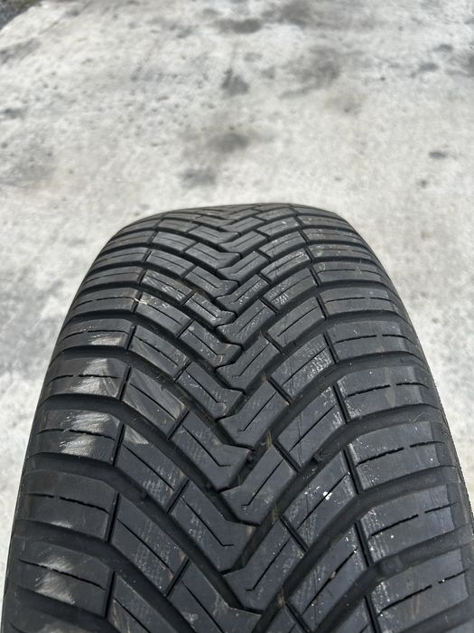 2бр Всесезонни гуми Continental 235/65R17