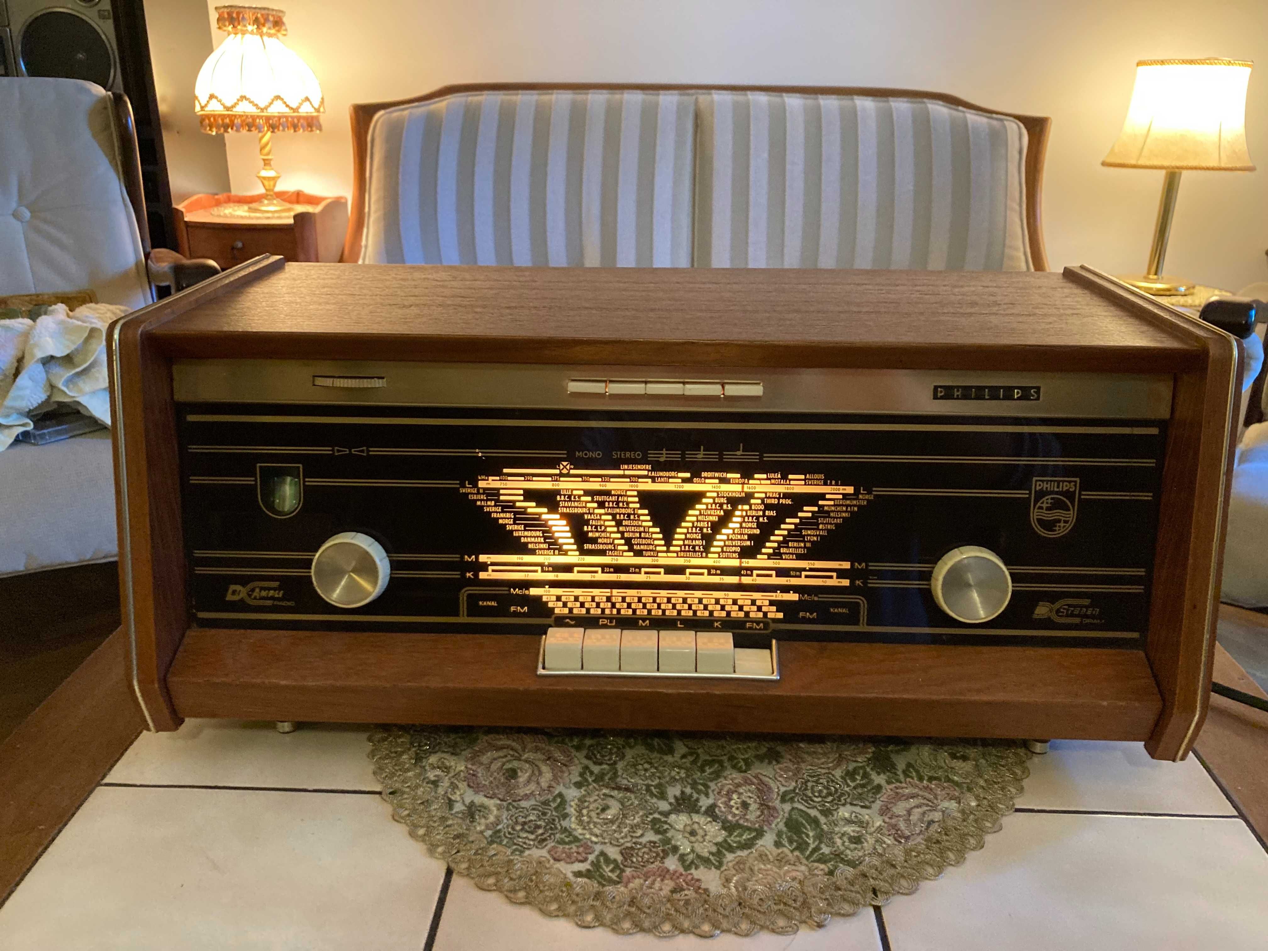 Radio stereo vechi vintage lampi Philips Bi Ampli stare foarte buna