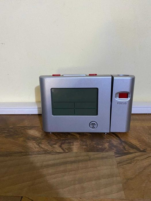 Проектор‑часовник (Beamer) за час и дата