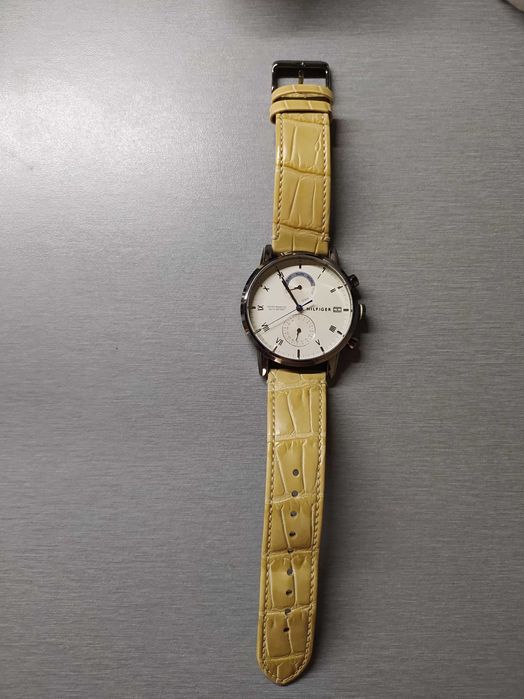 Часовник Tomi Hilfiger