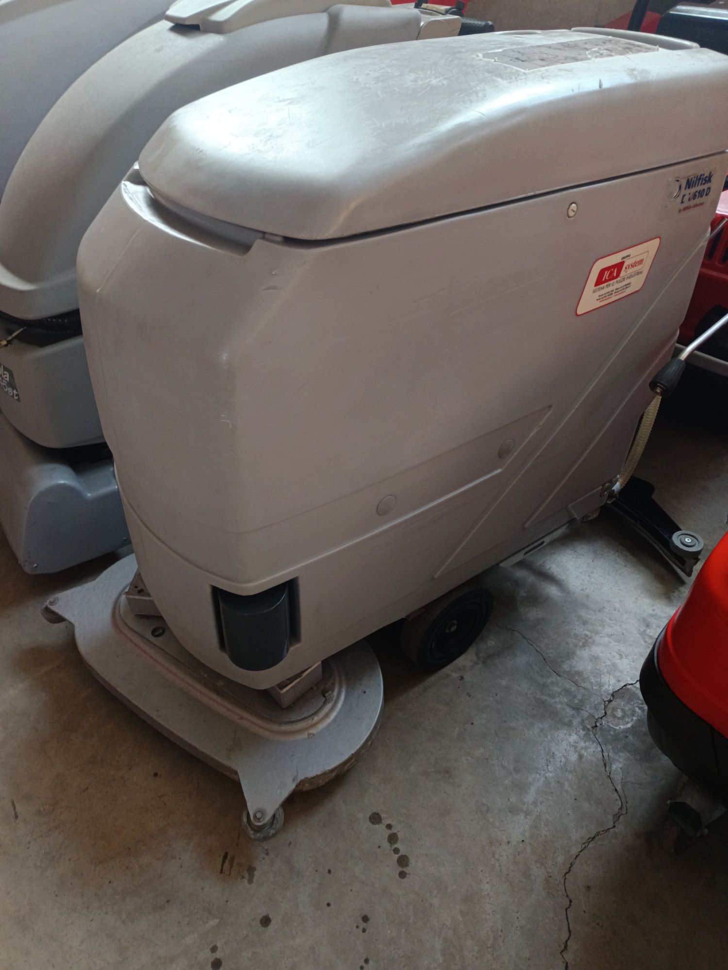 Акумулаторен подочистач Nilfisk BA 610D