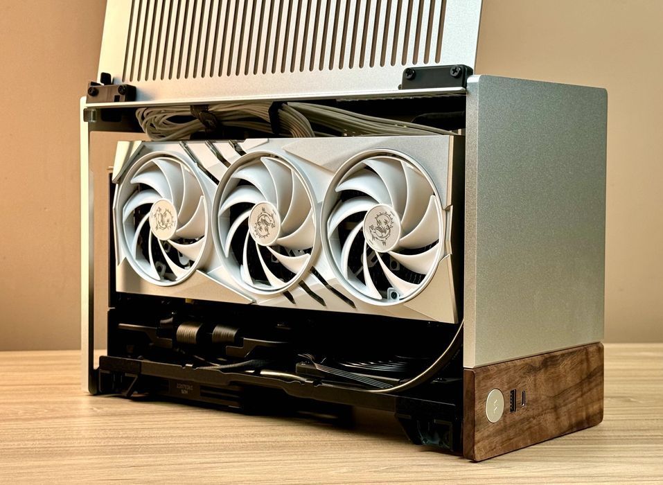 Новый Fractal Terra - ITX / SFF / 9800X3D / 64GB / 5080 / 4TB