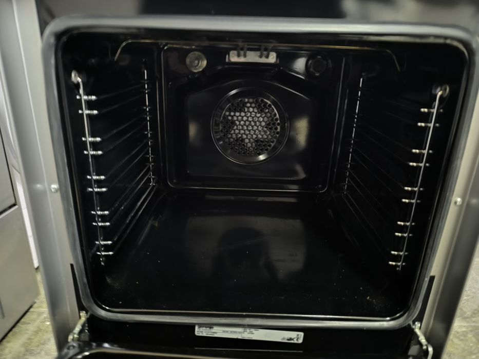 Свободностояща печка Gorenje E54V3-E7  с керамичен плот  чисто нова .