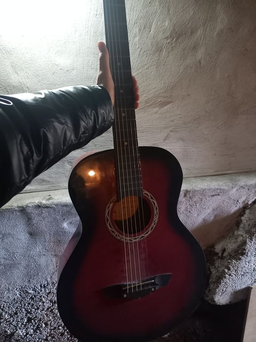 Продам гитару новый
