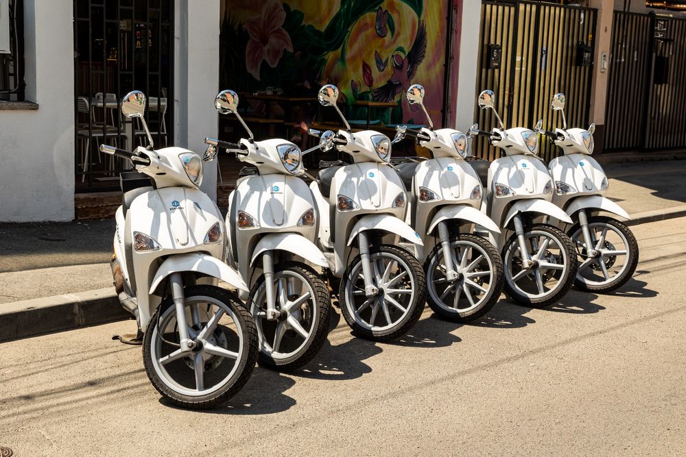 Inchiriere Scutere/ Scooter Rentals Delivery 250 RON/Week Glovo/Tazz