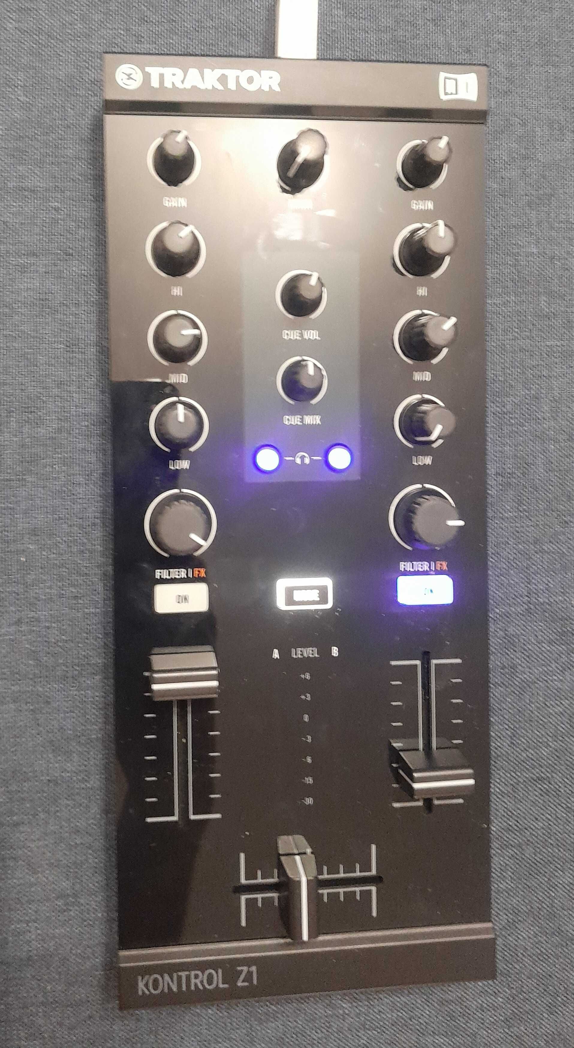 Traktor Kontrol Z1 mixer