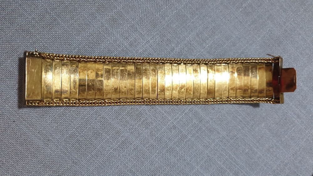 Изящна позлатена винтидж гривна