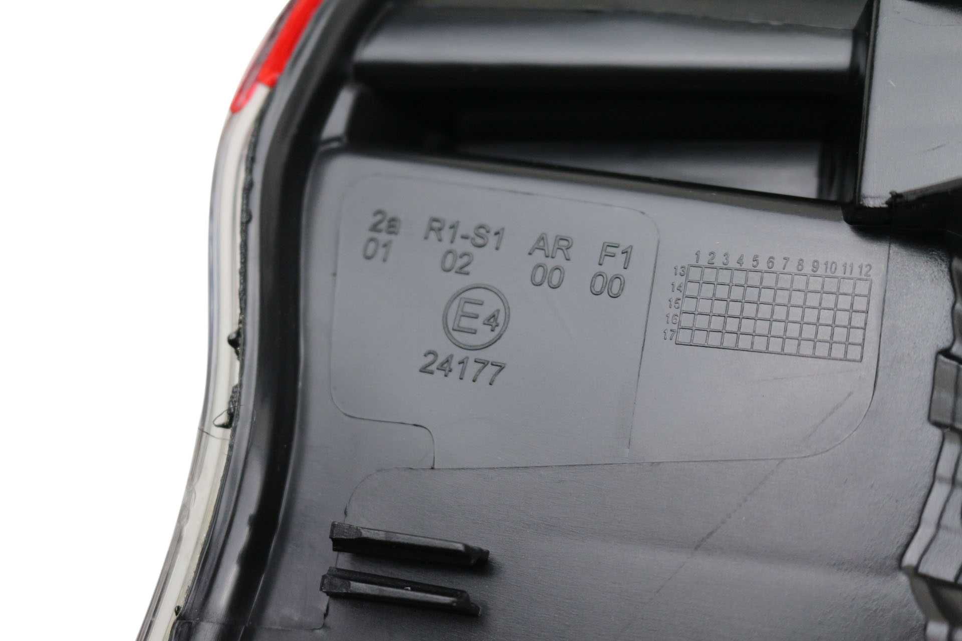 Стопове Стоп Задни Светлини Е4 за FORD Transit Tourneo Courier