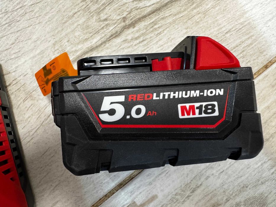 Vand Acumulator Milwaukee M18 5.0Ah si Incarcator M12-18 FC