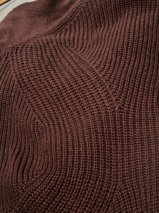 Плетен пуловер.