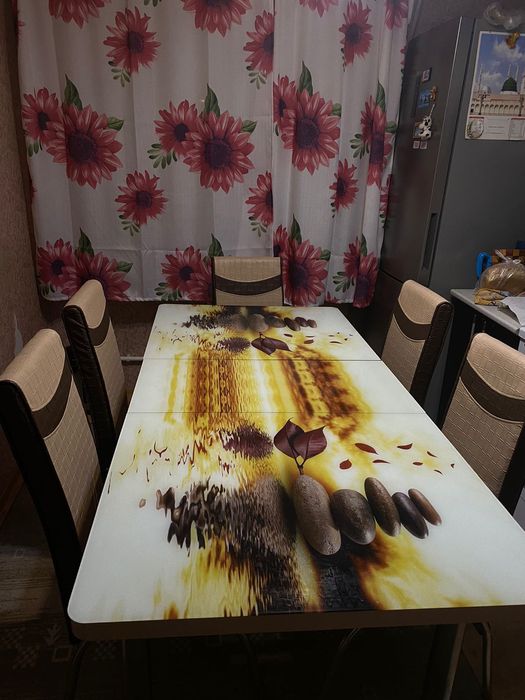 Стол со стульями