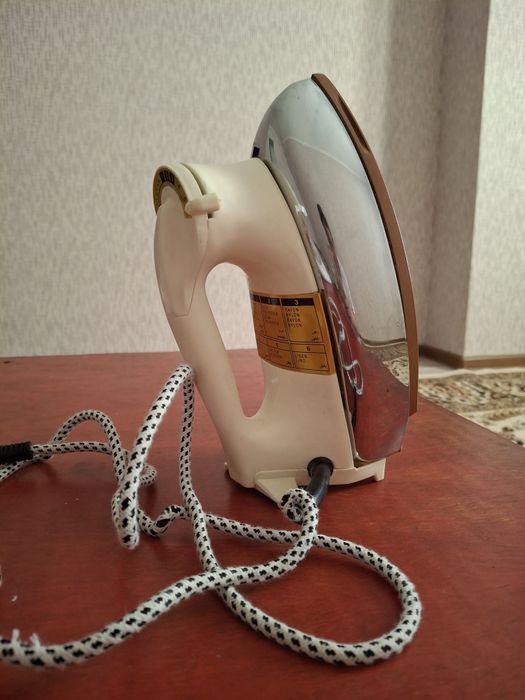 Үтік сатылады. 2000