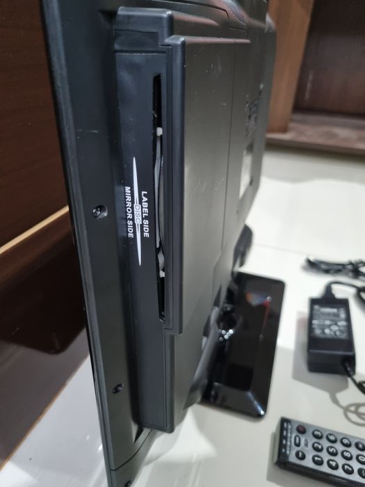 TV LED DGM 12V 22 inch cu dvd (UK)