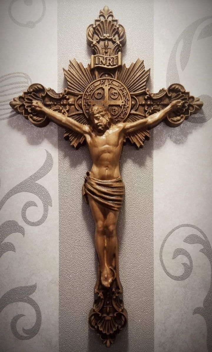 Crucifix , 34 cm , sculptura în lemn de tei