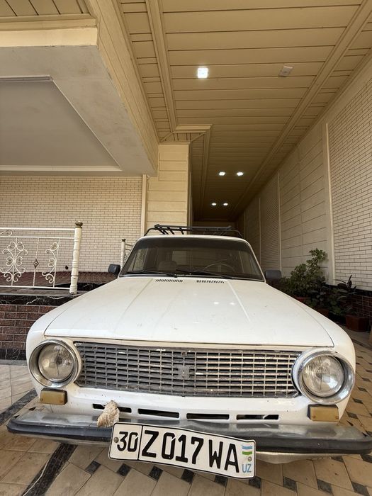 Vaz 2102 sotiladi