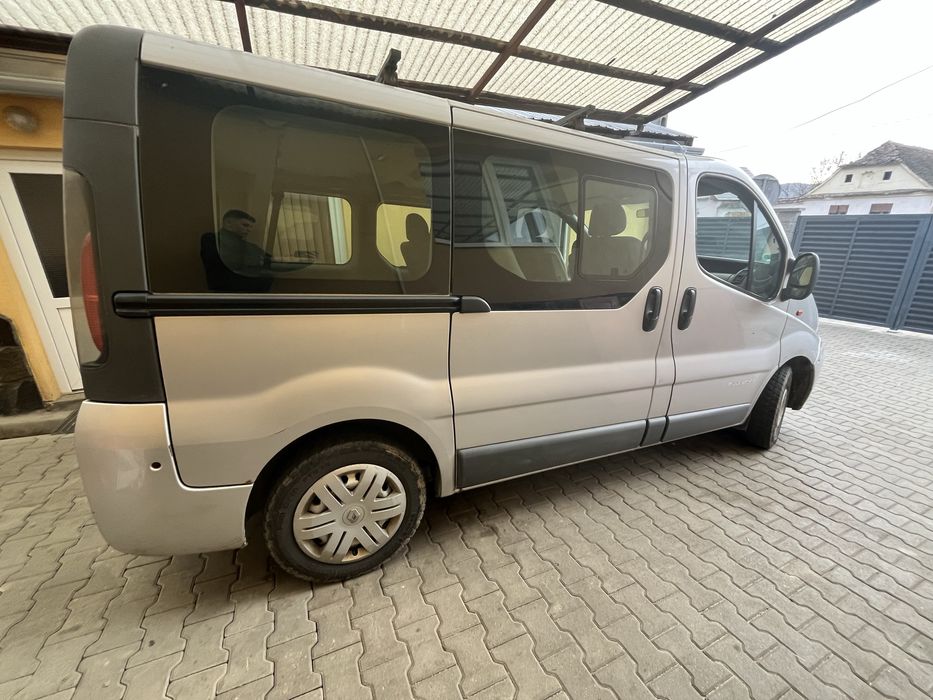 Vând Renault Trafic