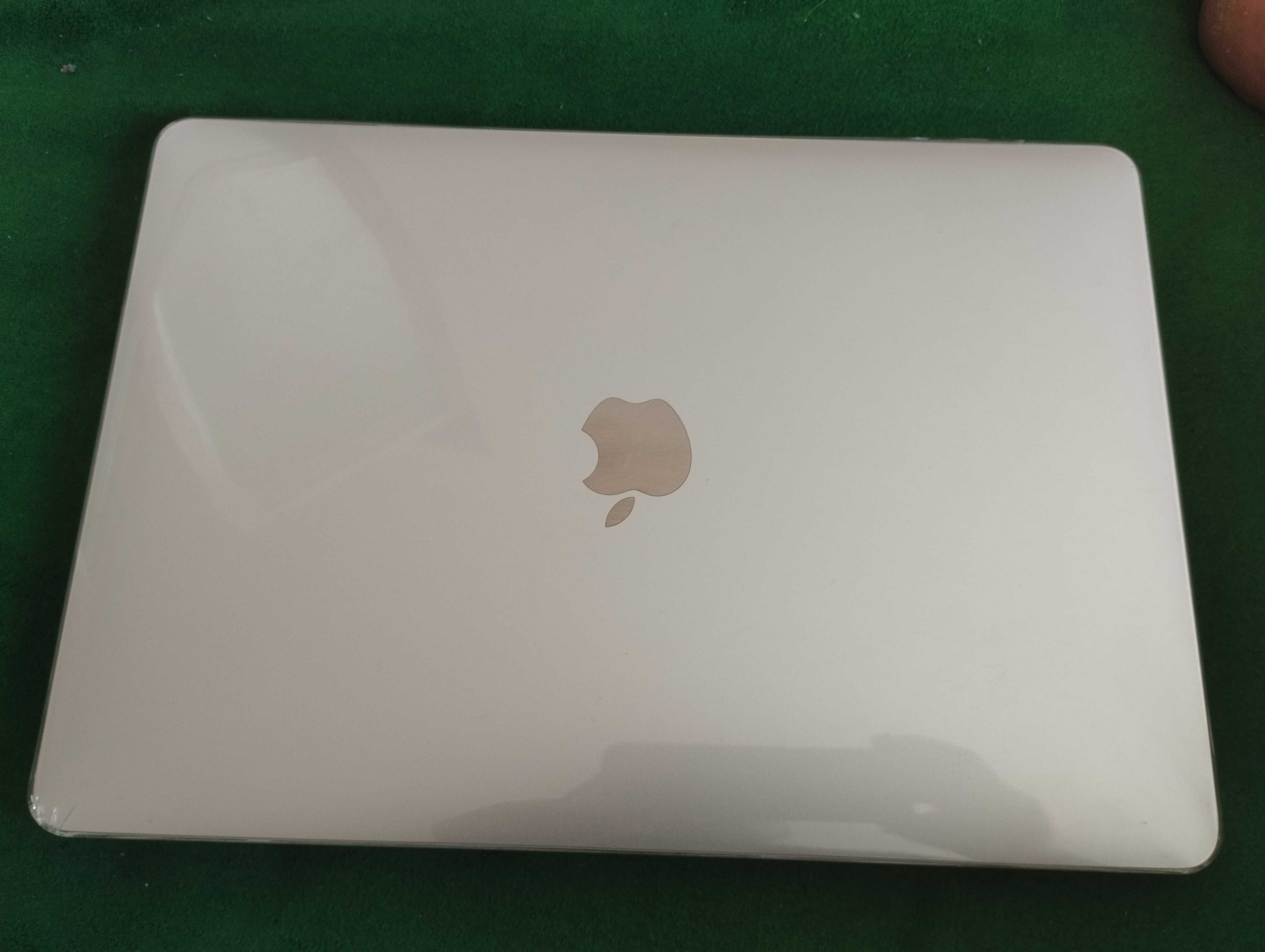 MacBook Pro M1 13 dyumli