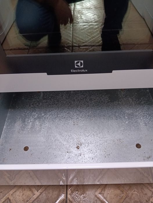 Свободно стояща печка с керамичен плот Elektrolux с 2 години гаранция!