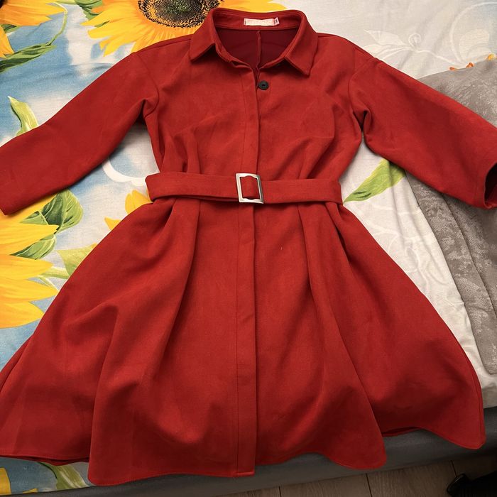 Красивое платье до колен.