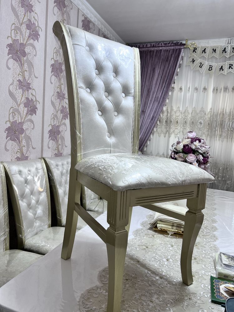 Стуллар 12та, донаси 450.000. холати янги целафанлари хали ечилмаган
