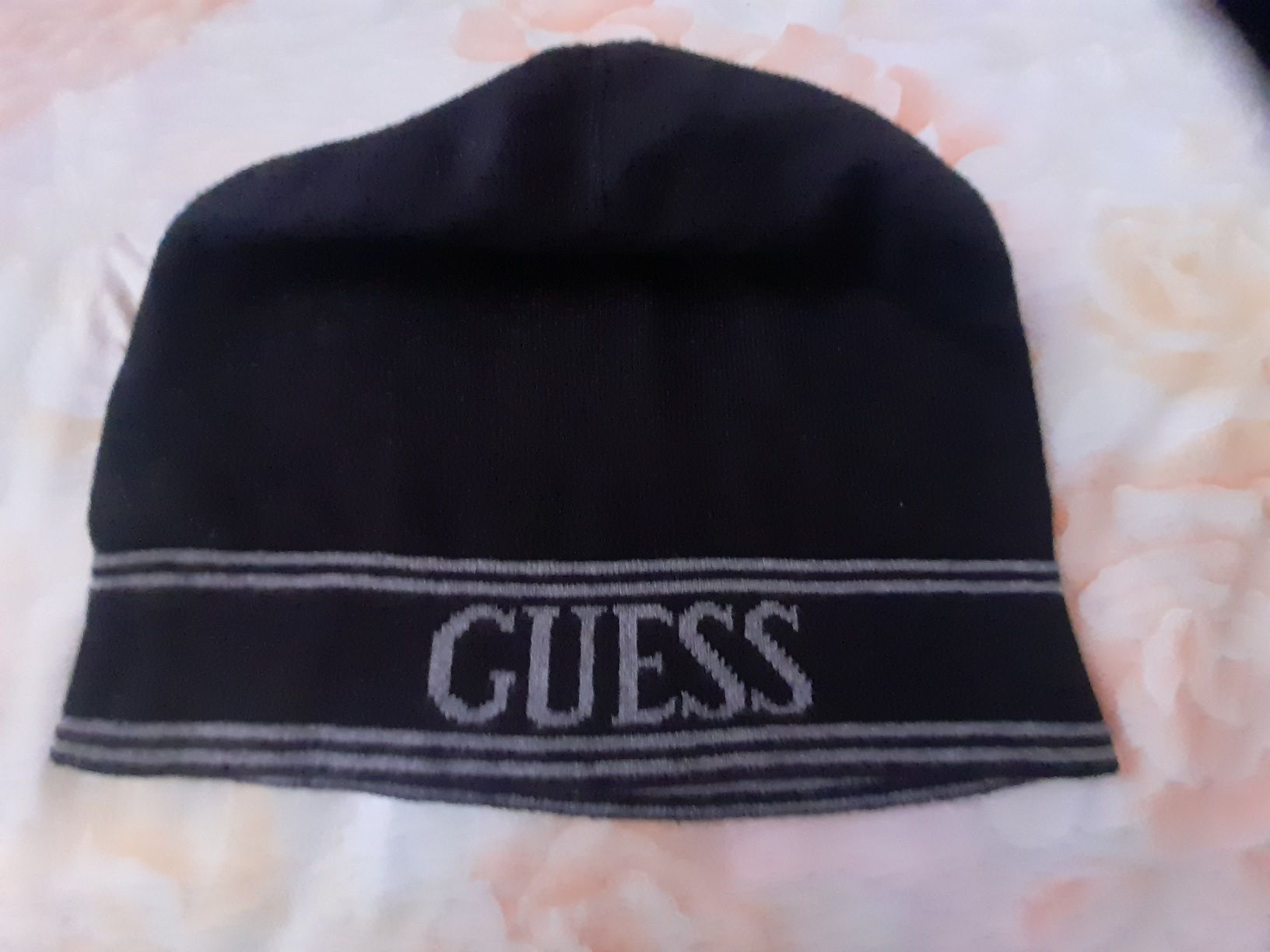 Guess, fes unisex (drumeții]