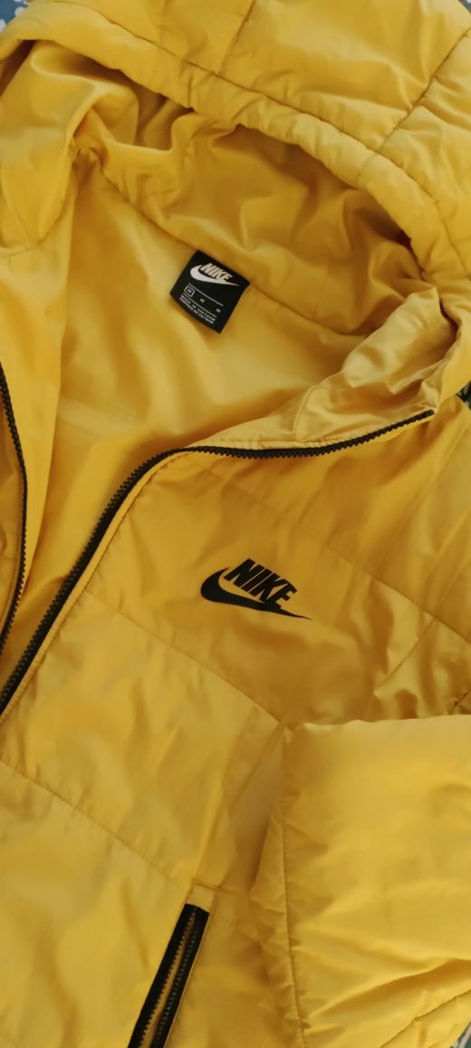 Дамско яке Nike размер М
