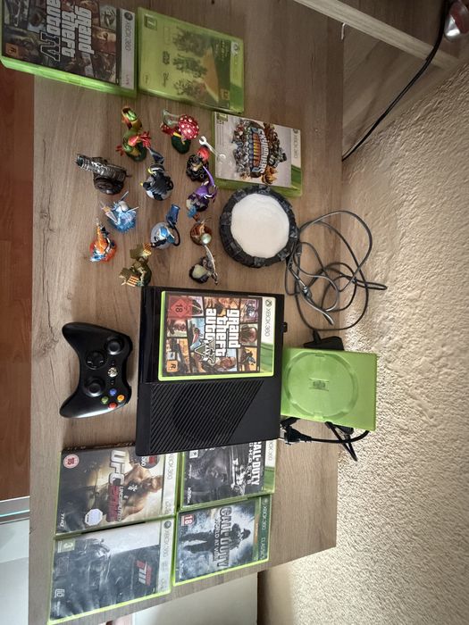 Xbox 360 s Бартер  9 игри + 5 вградени 12 фигурки портал GTA 5 forza