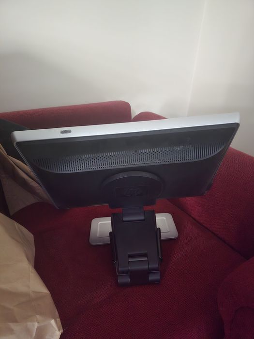 Hp w2207h перфектен