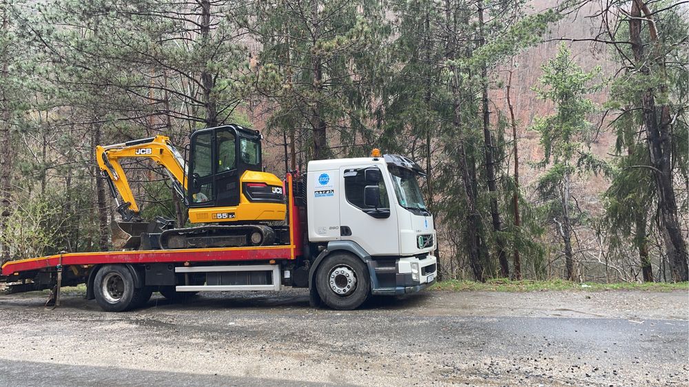 Transport utilaje cu trailer si camion cu macara