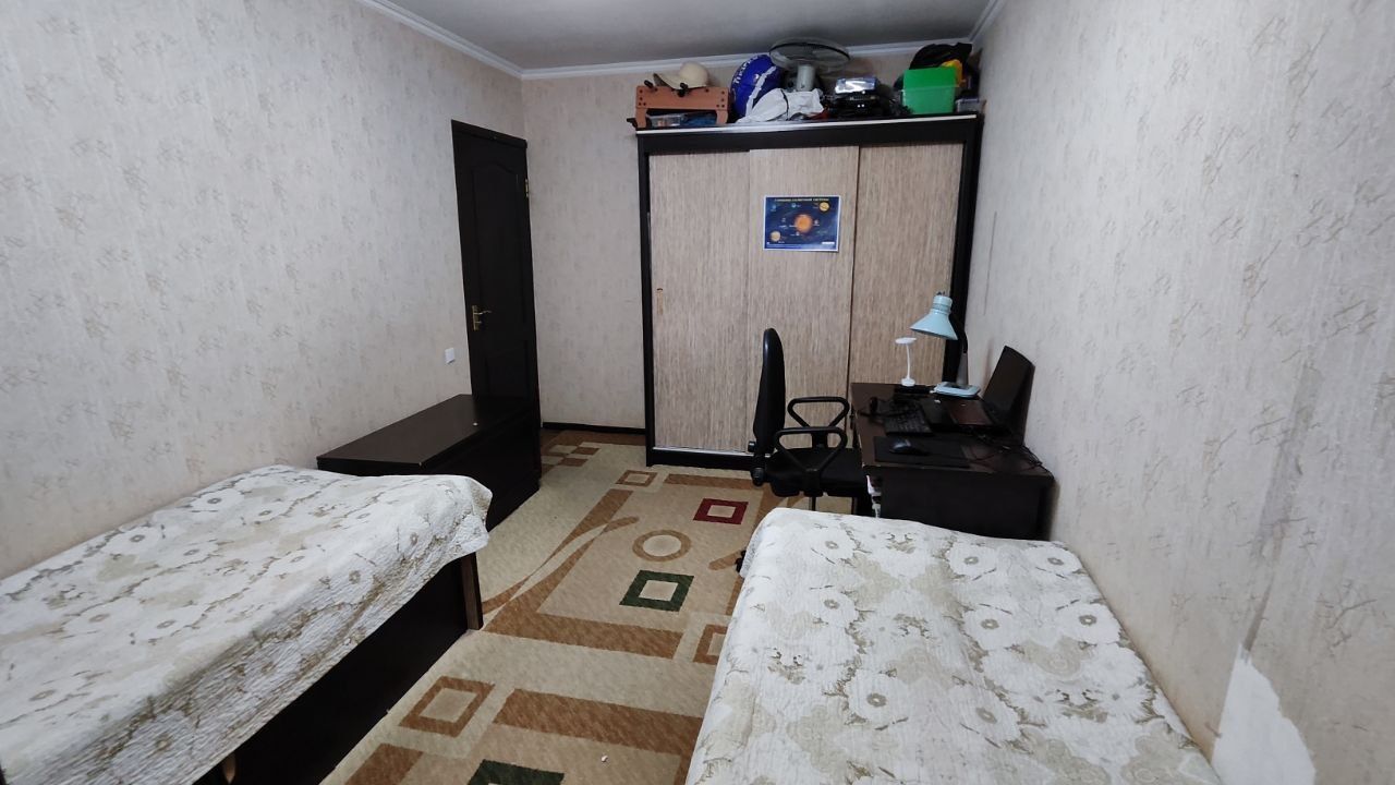 Продам чиланзар 26.  Трёх комнатная.  Балкон 2*6