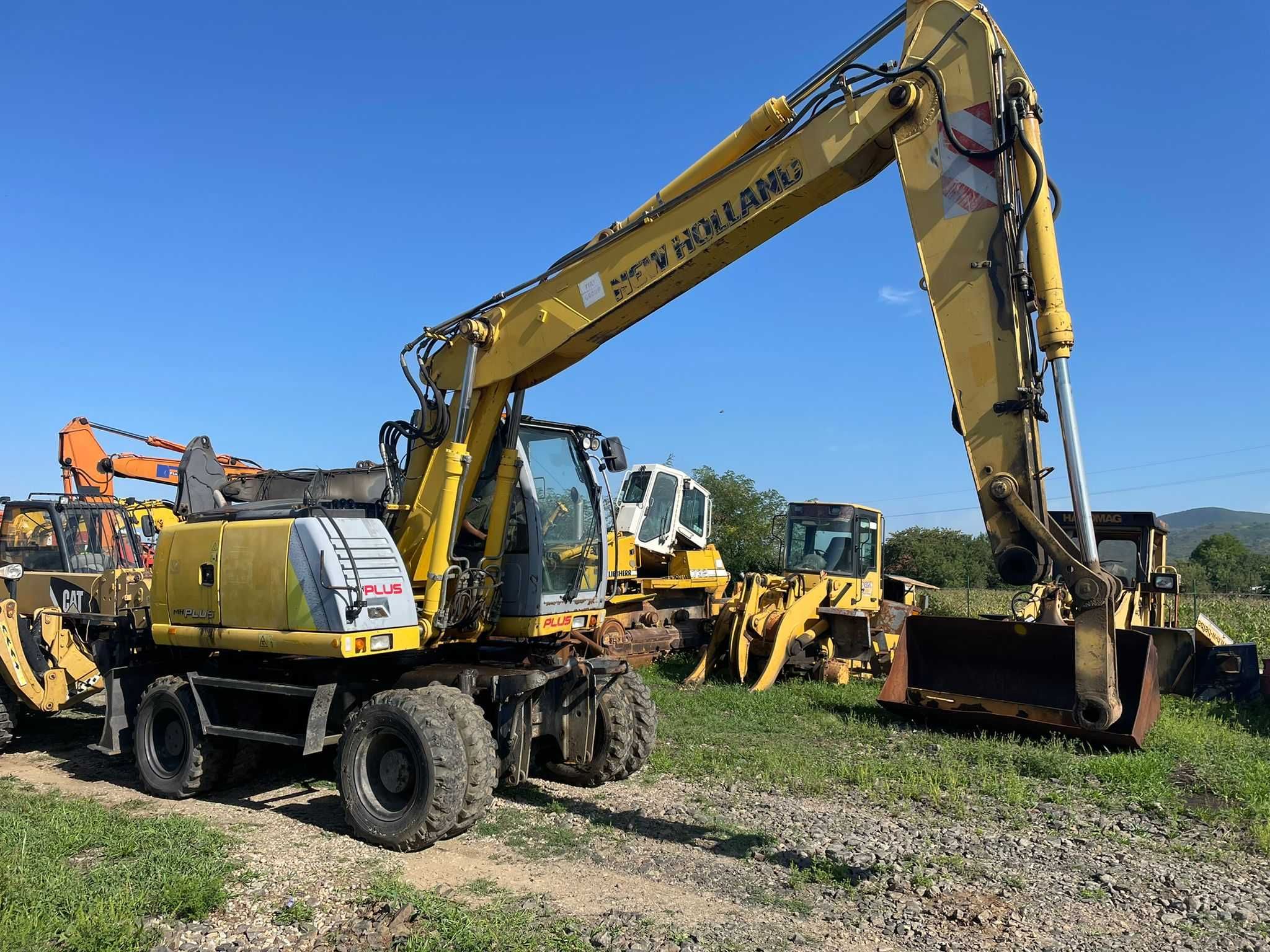 Dezmembrez excavator pe roti NEW HOLLAND MH Plus