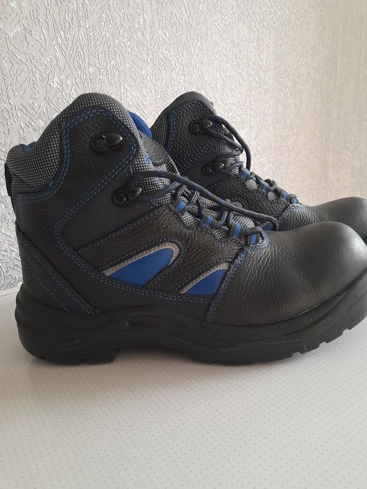 Рабочие ботинки  новые.