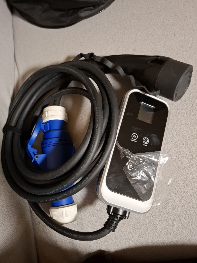 Stație incarcare auto NOUĂ profesionala rapida 32A type 2 tesla spring