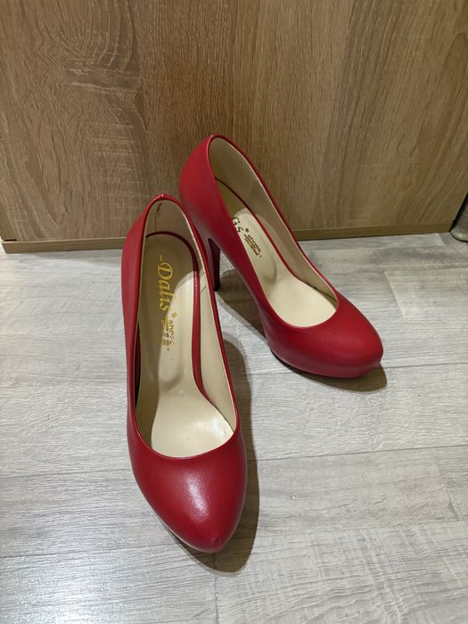 Елегатни дамски обувки