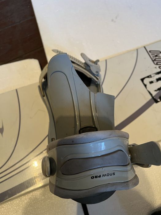 Placa snowboard cu buti