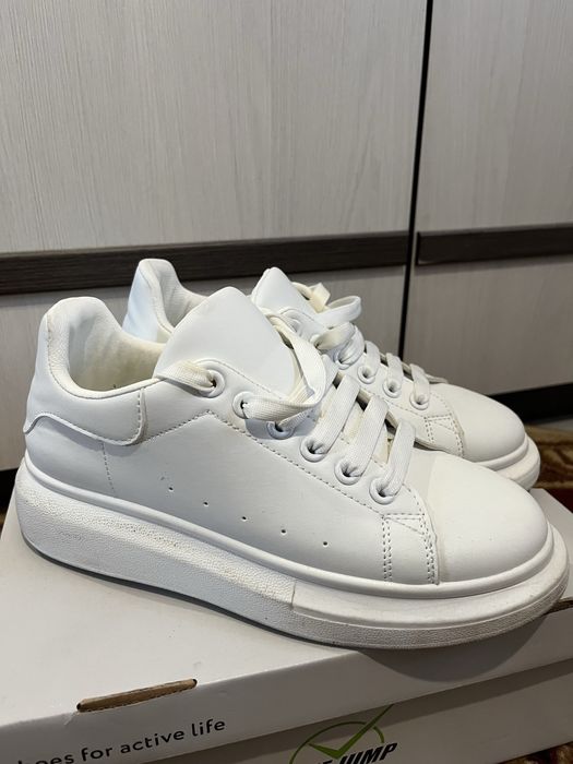 Кроссовки женские