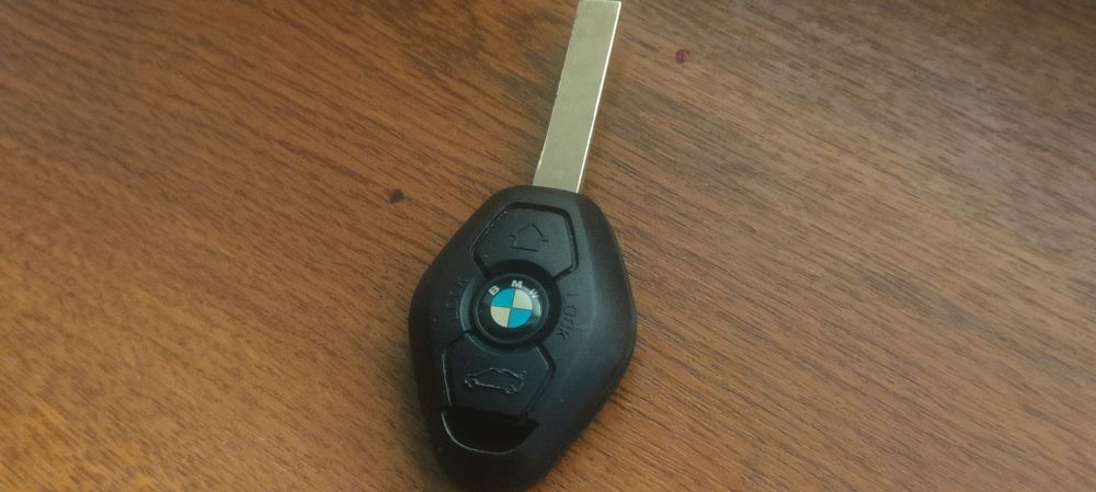 Cheie BMW cu cip baterie inclusa
