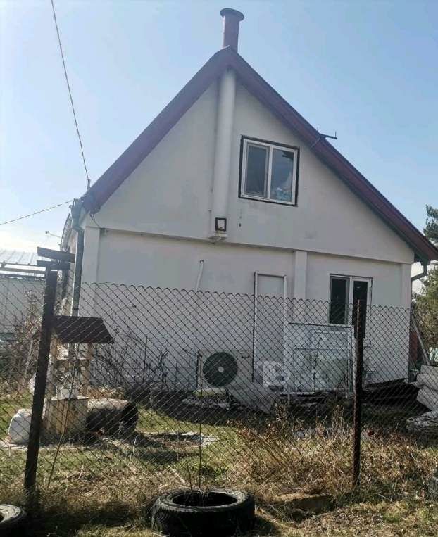 Къща  с 1 декар двор на 20 мин от София