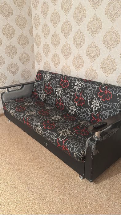 Отдам диван книжку