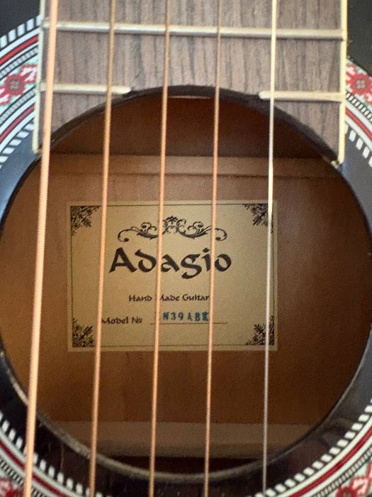 Продаётся гитара в отличном состоянииии