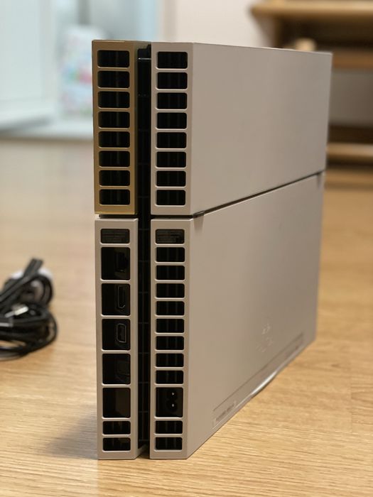 Consola PS4 (Playstation 4) GOLD edition + 2 Controllere +Jocuri Bonus