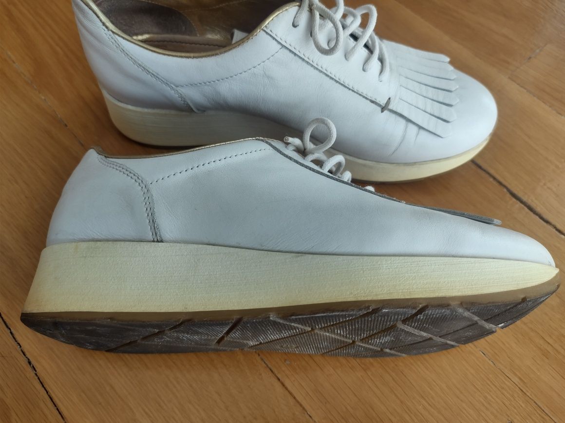 Adidași albi Musette