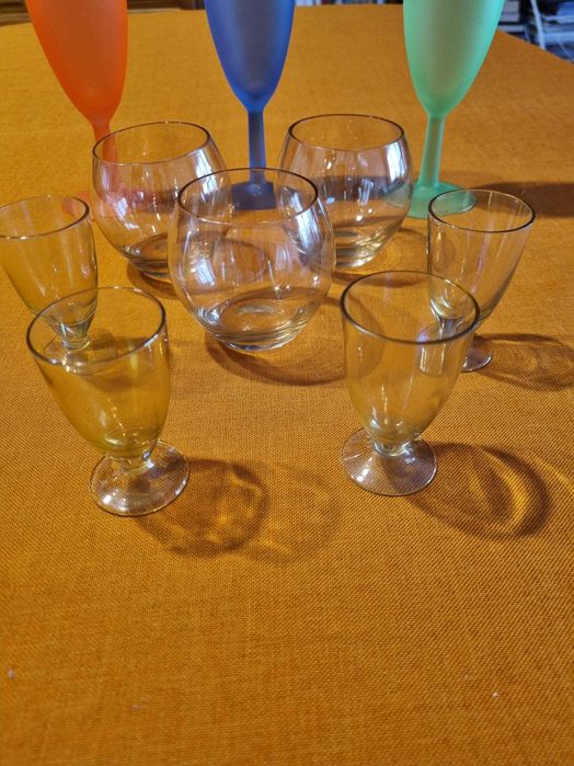 Стъклени чаши за вино, ракия и коктейлни